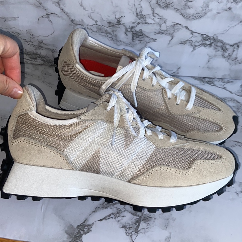 New balance 327 womens retro sneaker size 7